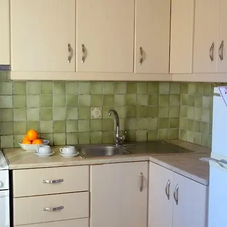 Aretousa アパート